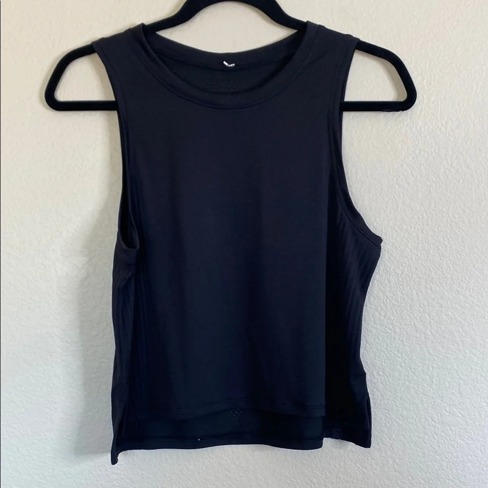 Lululemon train to be cropped Black tank Sleeveless Women's Top Sz? EUC